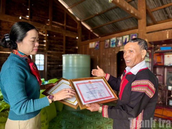 Người uy tín Ksơr Blă: Ngọn lửa bền bỉ thắp sáng buôn Hwing Drăn (xã Ea Hiao)